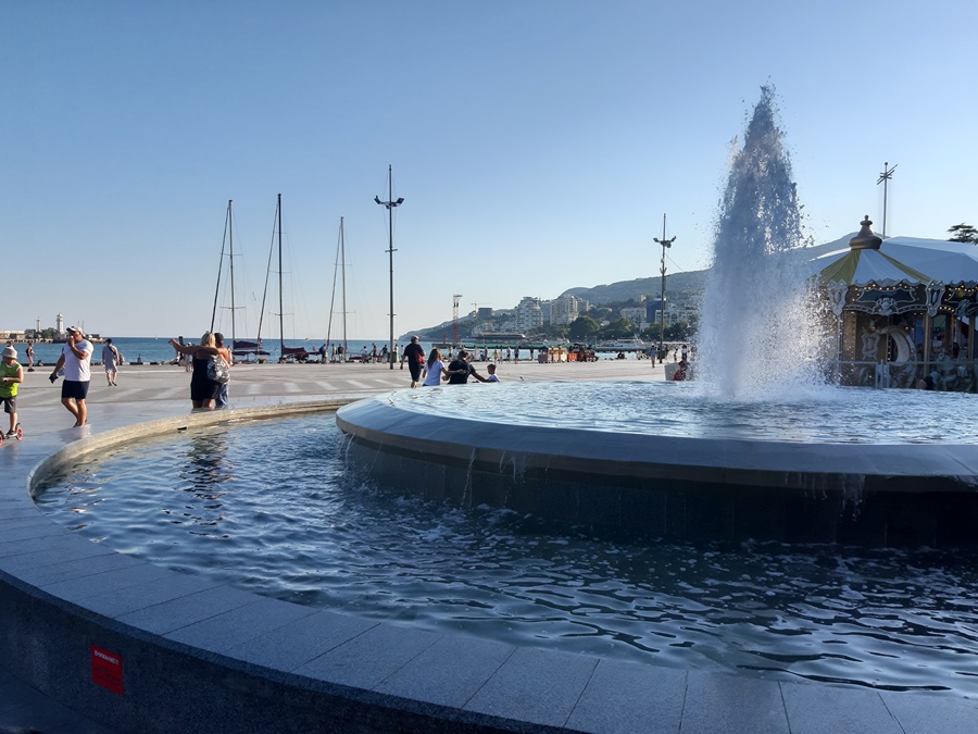 yalta fontan nia